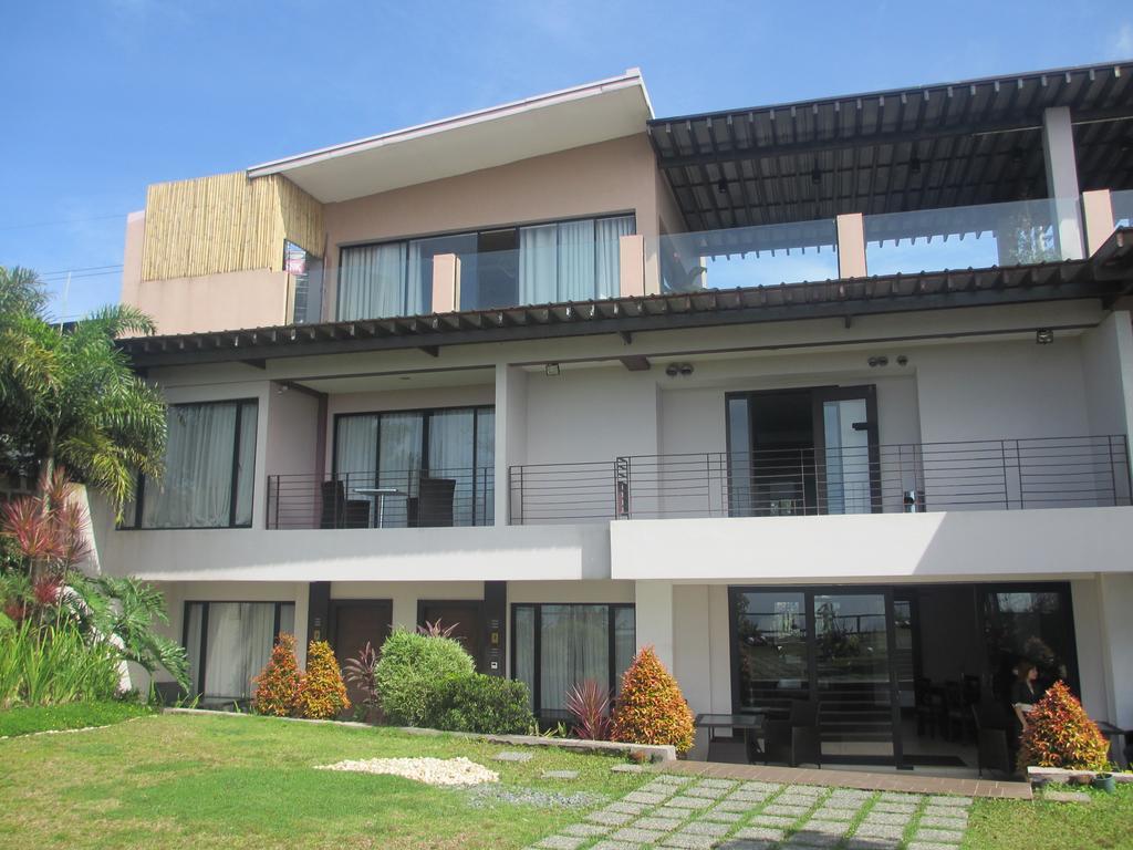 The Theodore Hotel Tagaytay City ภายนอก รูปภาพ