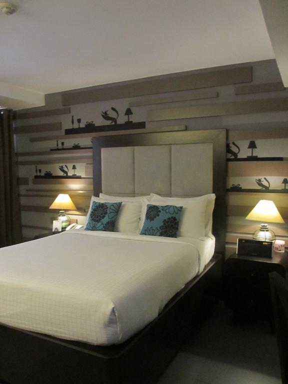 The Theodore Hotel Tagaytay City ภายนอก รูปภาพ