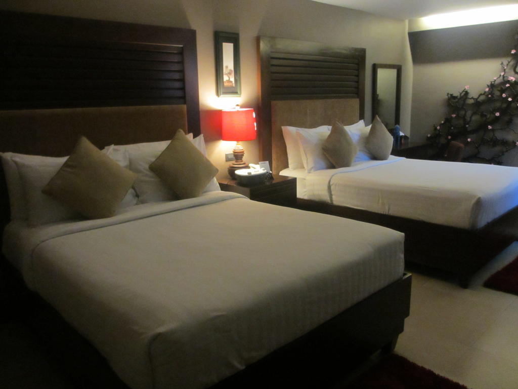 The Theodore Hotel Tagaytay City ภายนอก รูปภาพ
