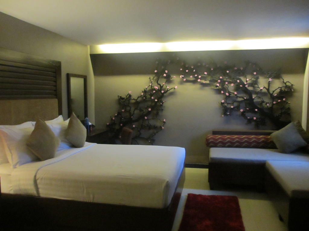The Theodore Hotel Tagaytay City ภายนอก รูปภาพ
