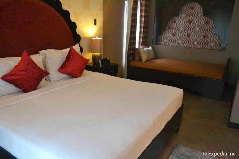 The Theodore Hotel Tagaytay City ภายนอก รูปภาพ