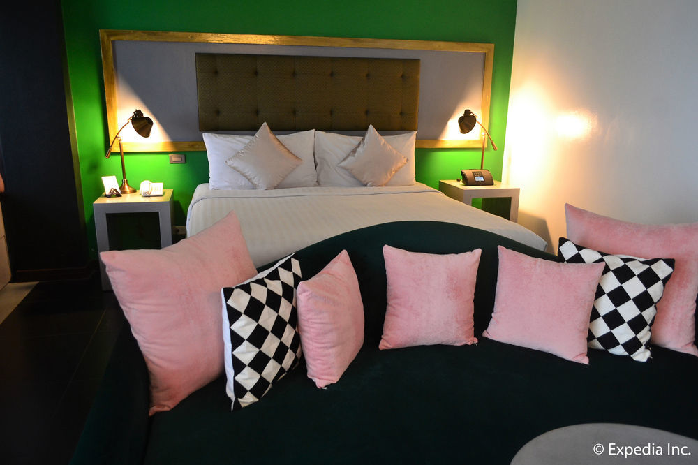 The Theodore Hotel Tagaytay City ภายนอก รูปภาพ