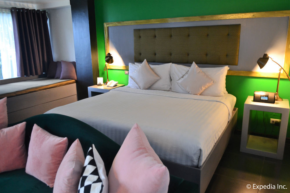 The Theodore Hotel Tagaytay City ภายนอก รูปภาพ